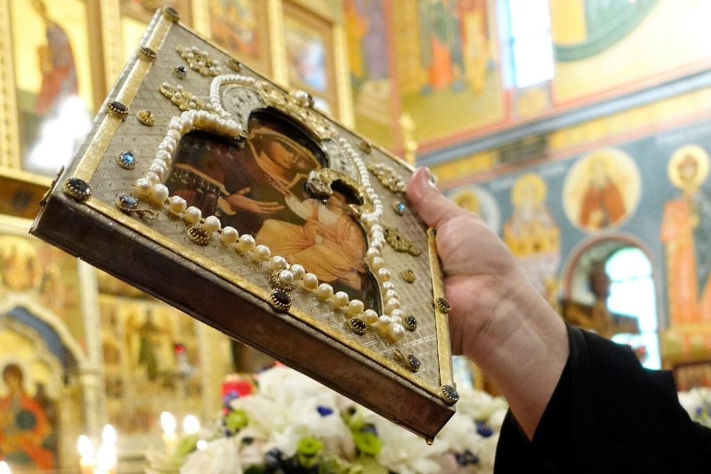 TWO WONDERWORKING ICONS VISIT DC CATHEDRAL