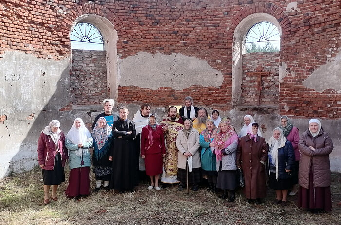 В ХРАМЕ СВТ. ПЕТРА МИТРОПОЛИТА ДЕРЕВНИ АВСЮНИНО ВПЕРВЫЕ ЗА 100 ЛЕТ СОВЕРШЕНА БОЖЕСТВЕННАЯ ЛИТУРГИЯ