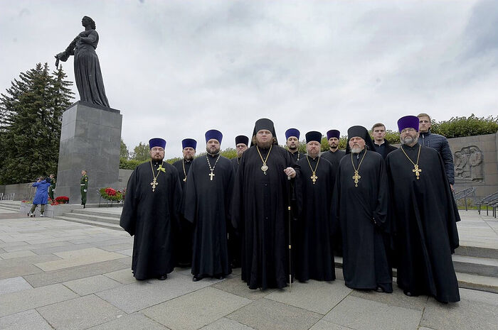 В 80-Ю ГОДОВЩИНУ НАЧАЛА БЛОКАДЫ ЛЕНИНГРАДА ДЕЛЕГАЦИЯ САНКТ-ПЕТЕРБУРГСКОЙ ЕПАРХИИ ПРИНЯЛА УЧАСТИЕ В ВОЗЛОЖЕНИИ ВЕНКОВ НА ПИСКАРЕВСКОМ КЛАДБИЩЕ
