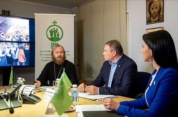 Состоялась встреча председателя Патриаршей комиссии по вопросам семьи, защиты материнства и детства с депутатами Государственной Думы ФС РФ