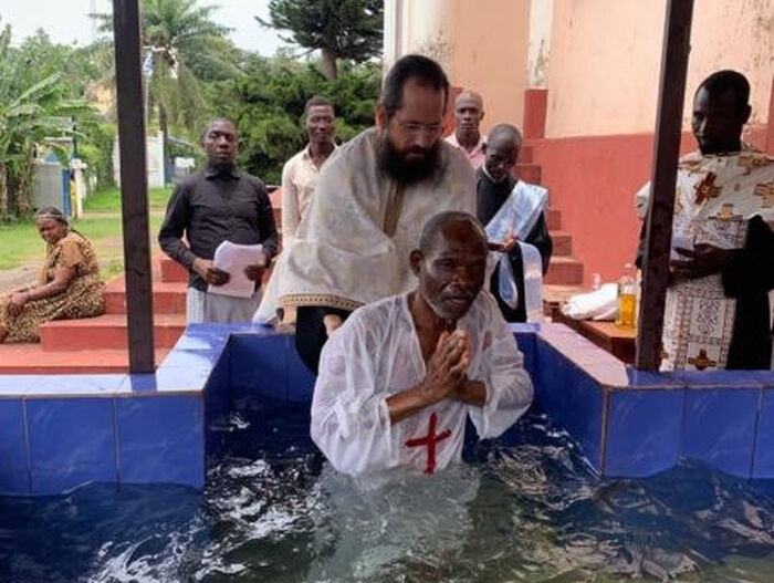 В КАМЕРУНЕ СОСТОЯЛОСЬ СОБОРНОЕ КРЕЩЕНИЕ