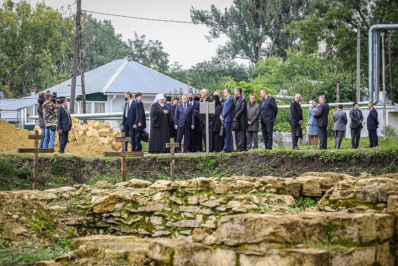Глава Ставропольской митрополии и полномочный представитель Президента в СКФО посетили разрушенный в XX веке Иоанно-Мариинский монастырь г. Ставрополя