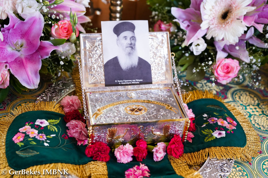 Ο Όσιος Αμφι­λόχιος αγάπησε τον Χριστό απο παιδί και θέλησε να Τον ακολουθήσει ουσιαστικά – ΑΦΙΕΡΩΜΑ