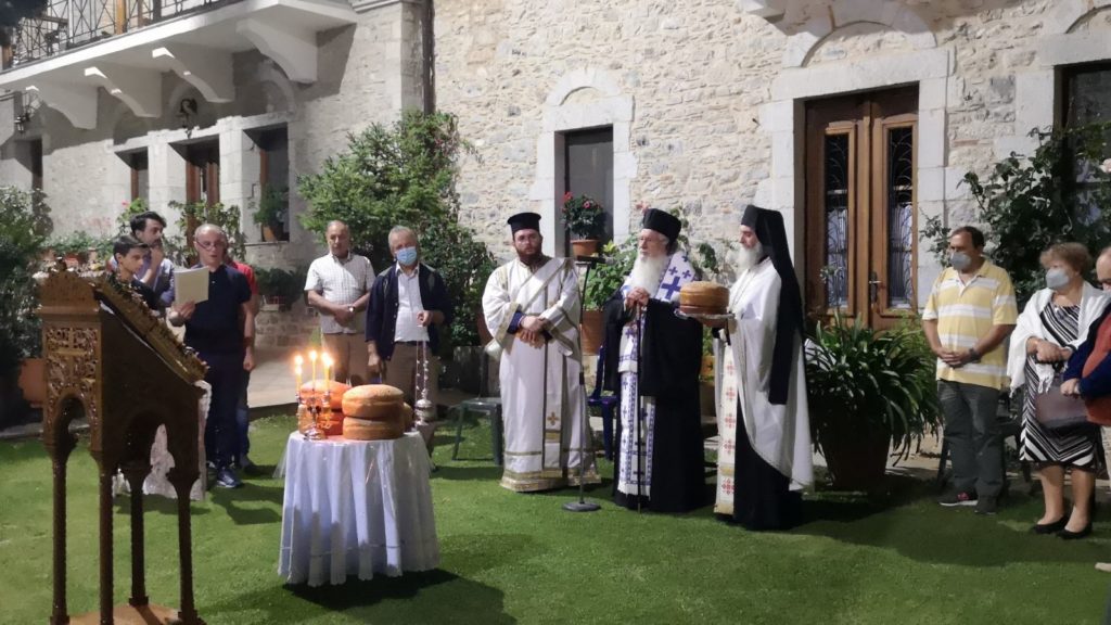 Εσπερινός ανακομιδής ιερών λειψάνων Αγίου Νεκταρίου στη Λειβαδιά