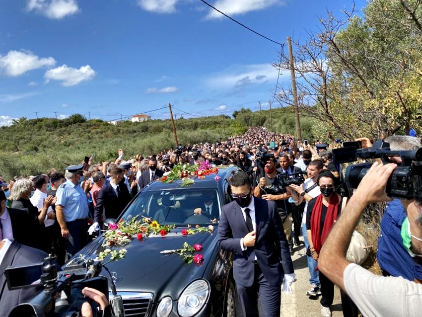 Απο το τελευταίο αντίο στον Μίκη Θεοδωράκη (ΦΩΤΟ)