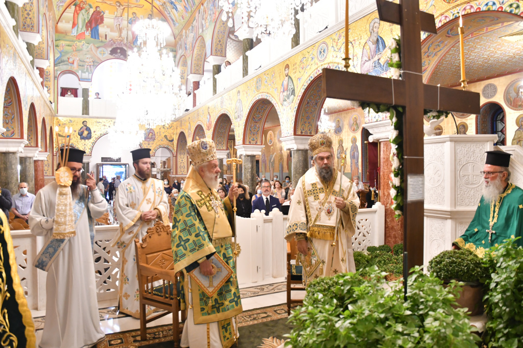 Αρχιερατικό συλλείτουργο στον Ιερό Ναό Τιμίου Σταυρού Σερρών