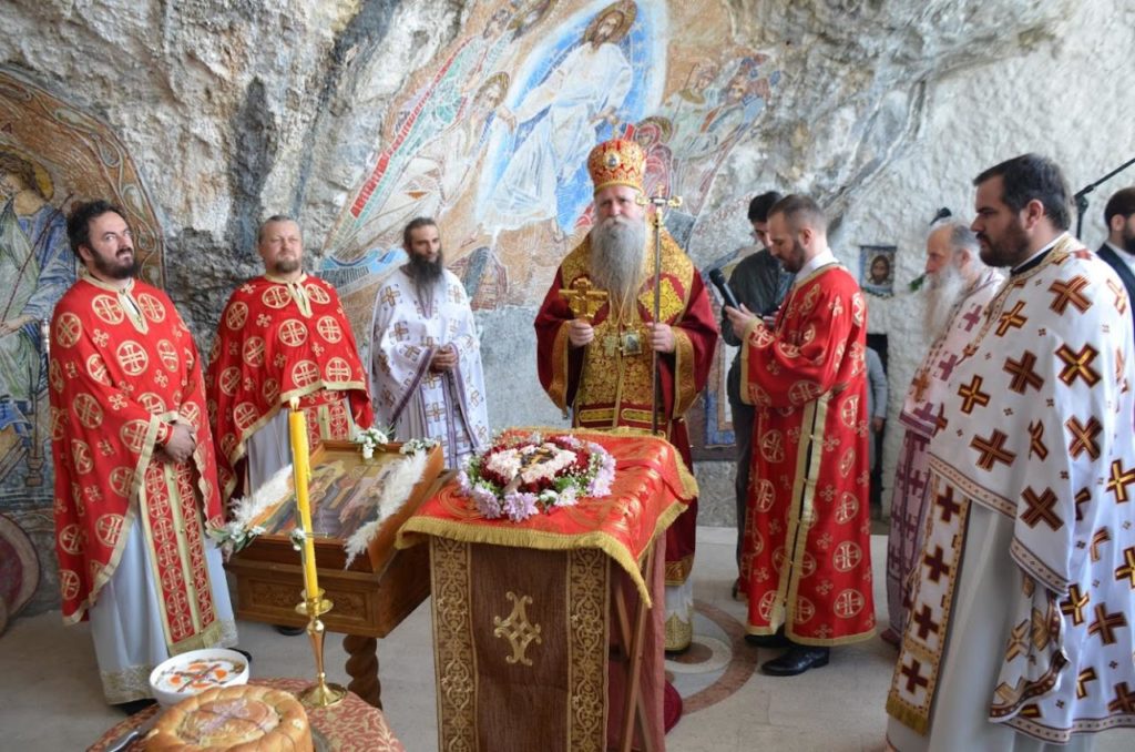 Крстовдан торжествено прослављен у Горњем Острогу, богослужио Митрополит Јоаникије