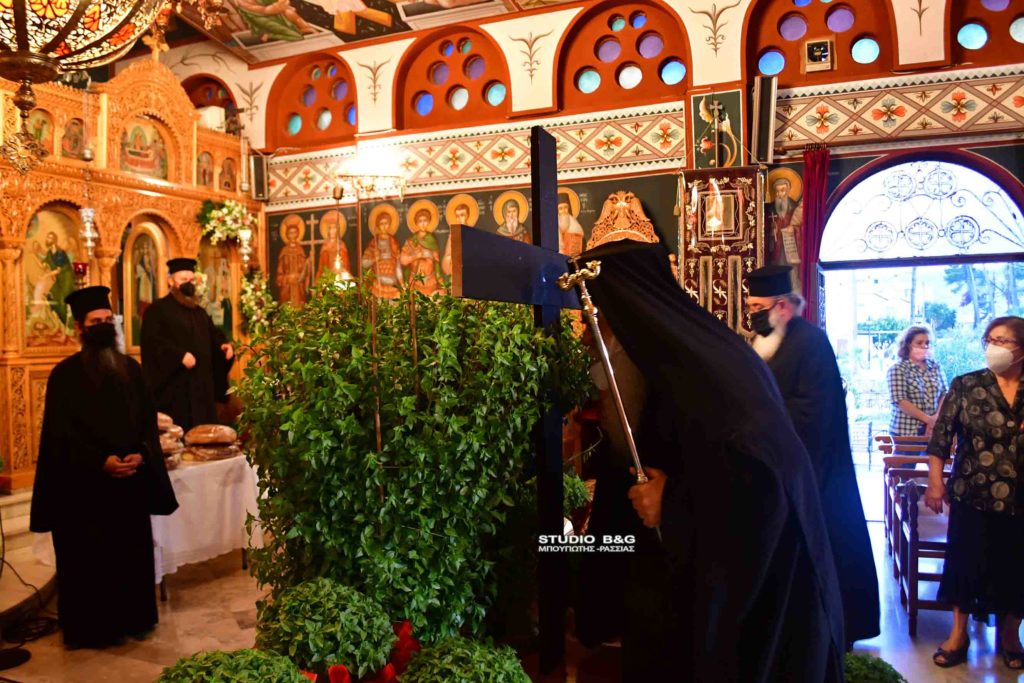 Αρχιερατικός εσπερινός εορτής Τιμίου Σταυρού στο Ναύπλιο