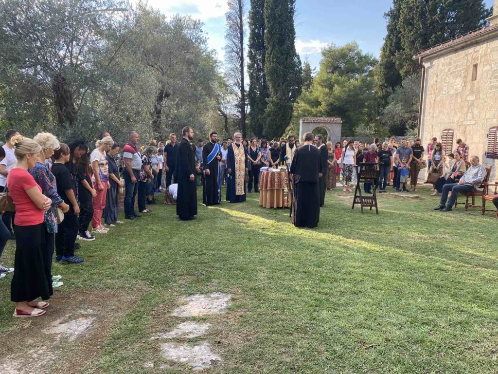 У цркви под Горицом служена Света тајна јелеосвећења