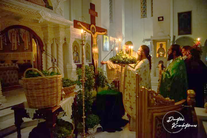 Θεσσαλονίκη: Ύψωση του Τιμίου Σταυρού στον Ι.N. Αγίου Φωτίου του Μεγάλου