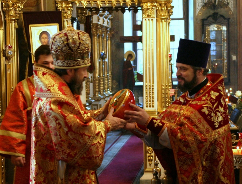 Митрополит Волоколамский Иларион совершил Литургию в храме Воскресения Словущего в Даниловской Слободе