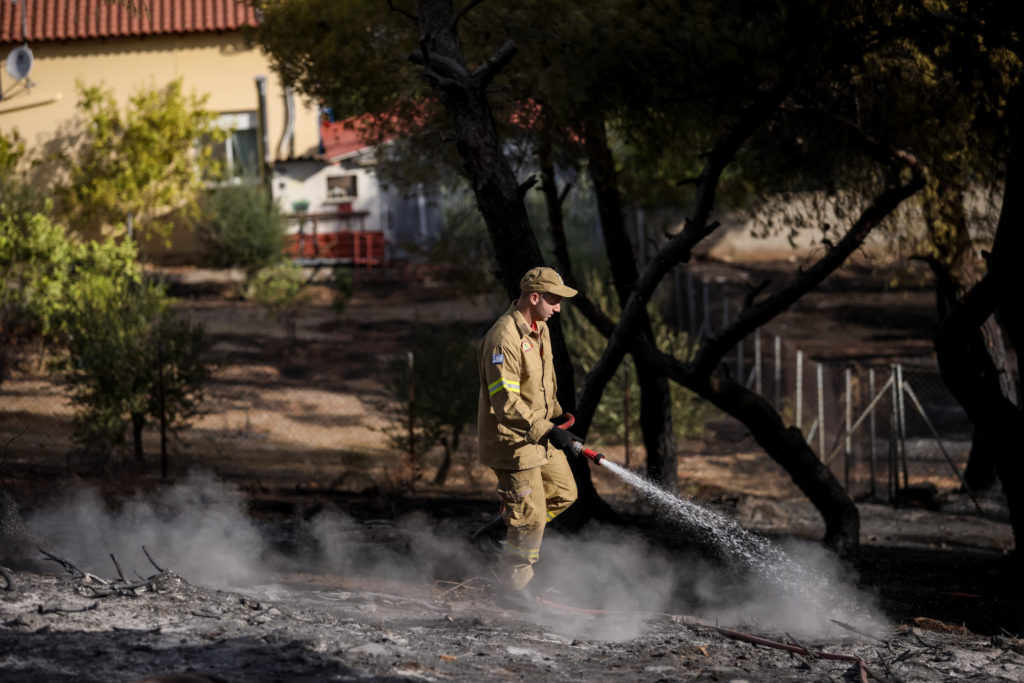 Χωρίς ενεργό μέτωπο η πυρκαγιά στη Νέα Μάκρη