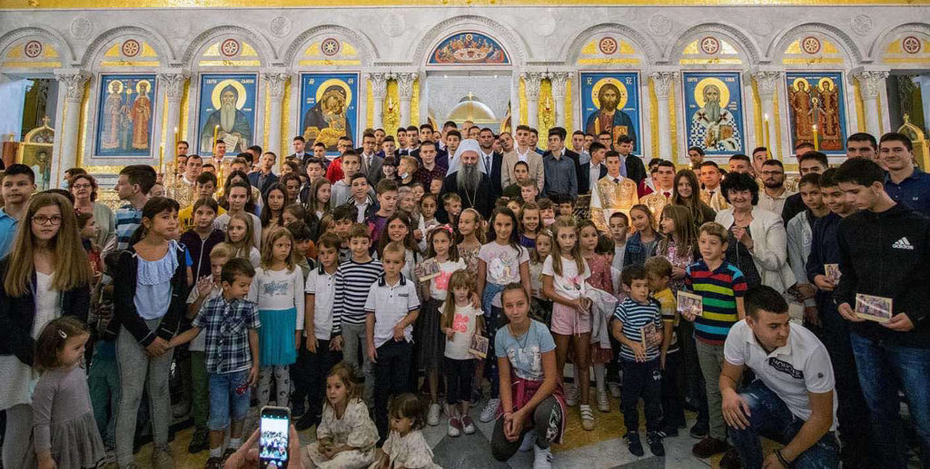 Хиљаде ученика и студената у Саборном храму Светог Саве на Патријарашкој Литургији и молитви за благословен почетак школске године