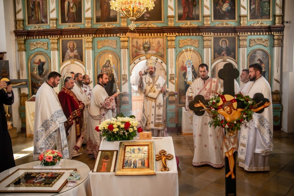 Владичанска Литургија у част славе богомољачког братства у Мионици