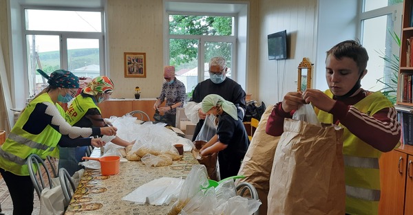 Продуктовую помощь от Церкви получили нуждающиеся в 80 епархиях