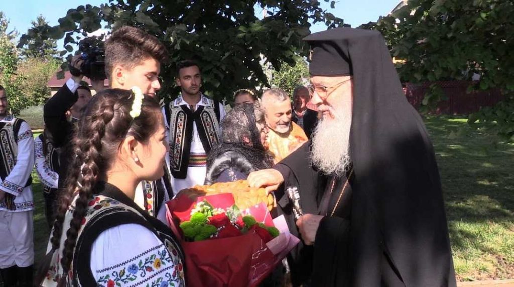 Metropolitan Serafim and Romanians from Germany met hundreds of children they sponsor in Romania