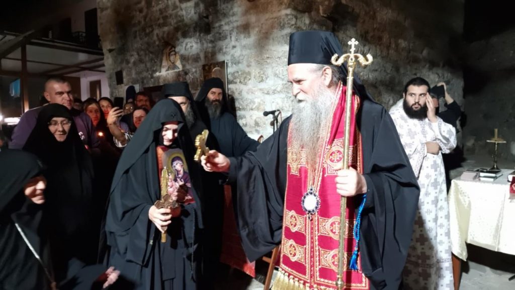 Митрополит Јоаникије у манастиру Војнић: Ко има дар трпљења, Господ га припрема за још веће дарове