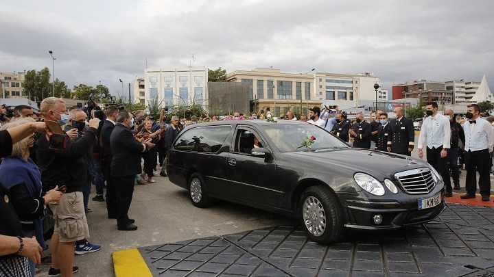 Στο πλοίο απο Πειραιά για Κρήτη η σορός του Μίκη Θεοδωράκη