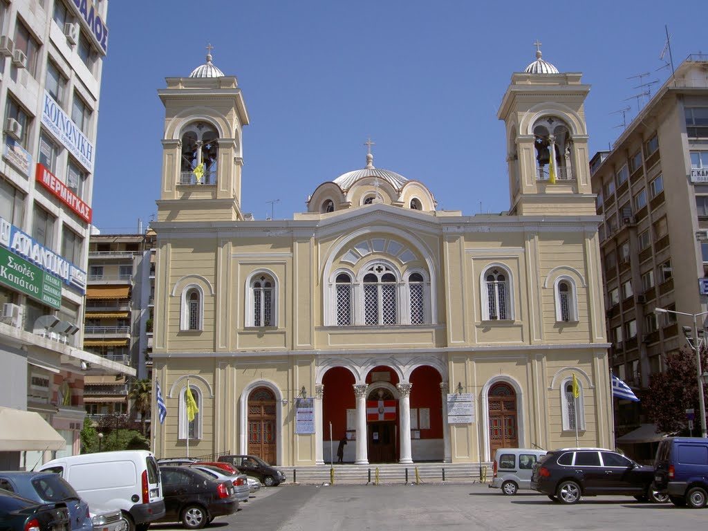 ΠΕΙΡΑΙΑΣ: Σε προσκύνηση τεμάχιο Τιμίου Ξύλου