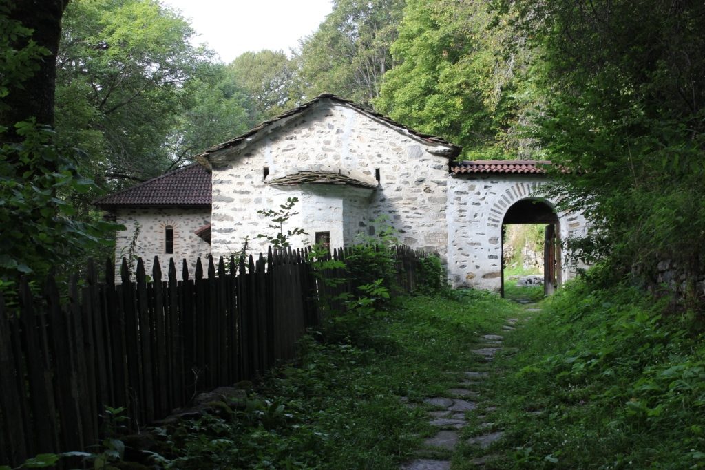 ΡΙΛΑ: Το Ασκητήριο Αγίου Αποστόλου και Ευαγγελιστού Λουκά