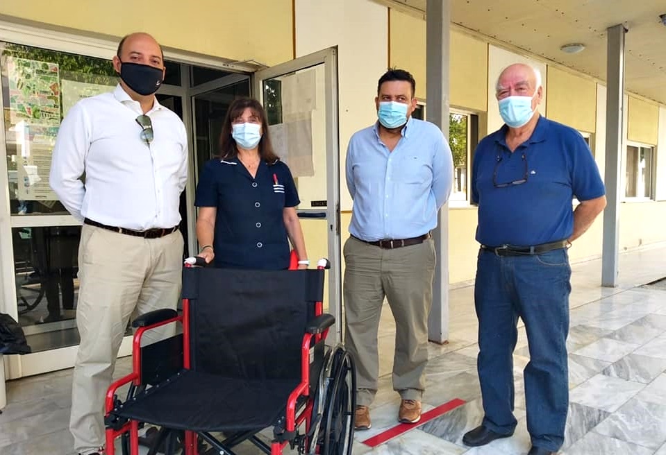 Τίμησαν τον Άγιο Νικήτα δωρίζοντας 3 αναπηρικά καρότσια