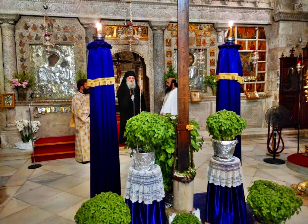 Οι Χαιρετισμοί του Σταυρού στην Εκατονταπυλιανή