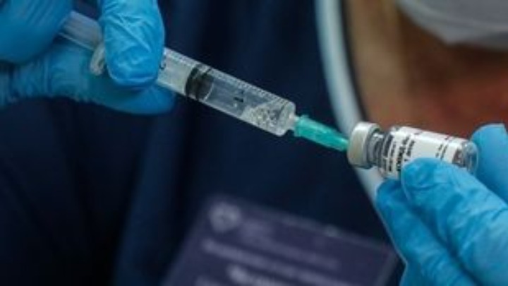 Ανακοινώσεις τη Δευτέρα για το άνοιγμα της τρίτης δόσης για τους άνω των 60 ετών