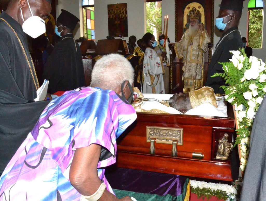 Ευλαβικά προσήλθαν κοντά στον μακαριστό Μητροπολίτη