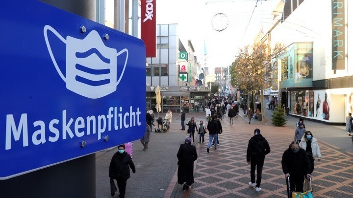 Γερμανία: Καταργεί την αμοιβόμενη αναρρωτική άδεια σε ανεμβολίαστους