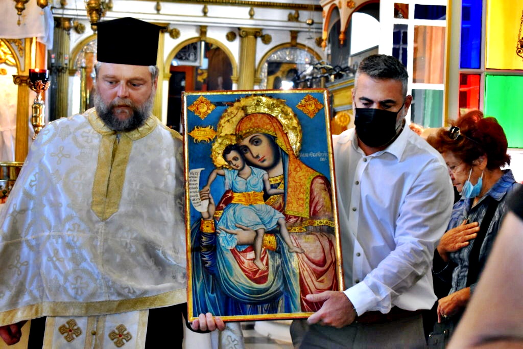 Η μεταφορά της Δραπανιώτισσας στον Άγιο Σπυρίδωνα (ΕΙΚΟΝΕΣ)