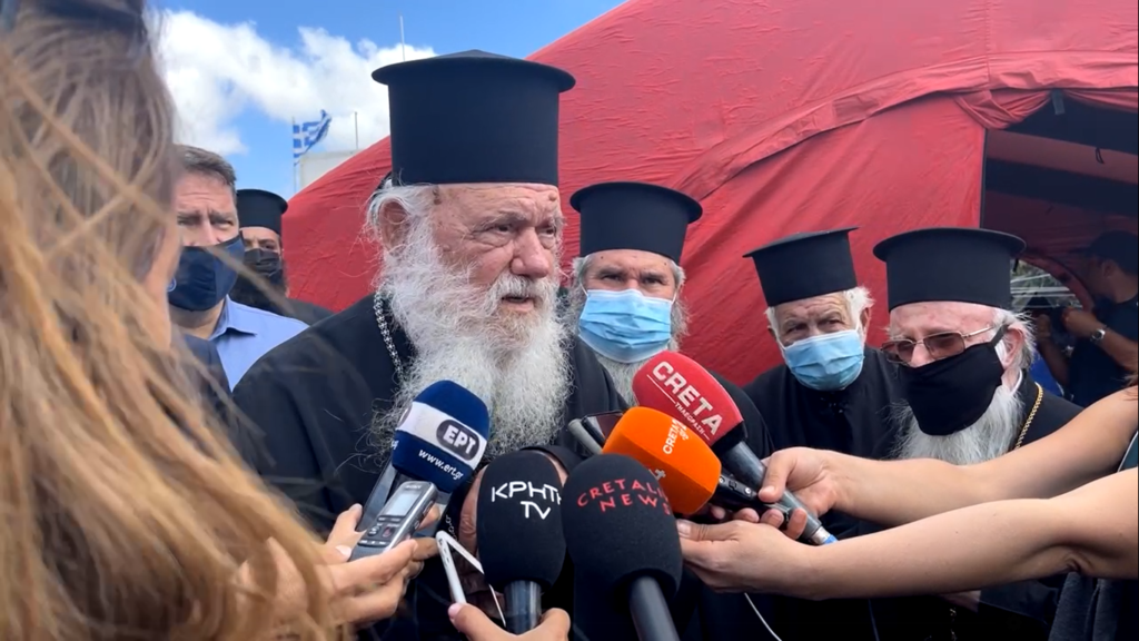 Архиепископът на Атина: Спомних си за земетресението във Виотия, което срина селото ми и знам каква болка изпитват критяните, които са изгубили домовете си | VIDEO
