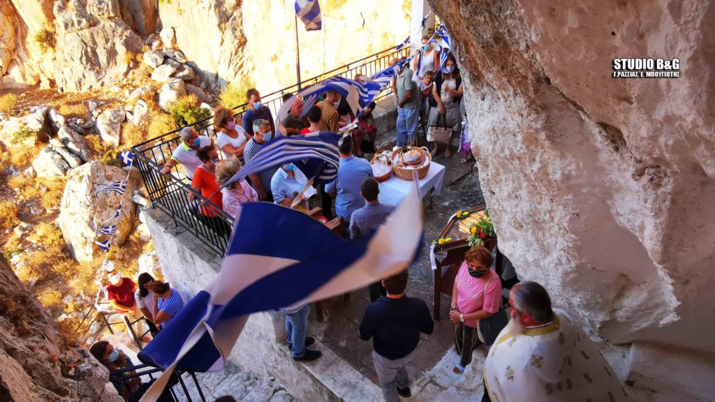 Η εορτή του Γενεσίου της Θεοτόκου στα απόκρημνα βράχια (ΒΙΝΤΕΟ)