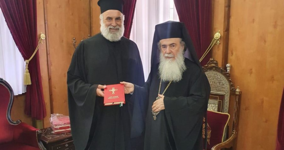 غبطة البطريرك البطريرك ثيوفيلوس الثالث يبارك كتاب “الإفخلوجي الصغير”