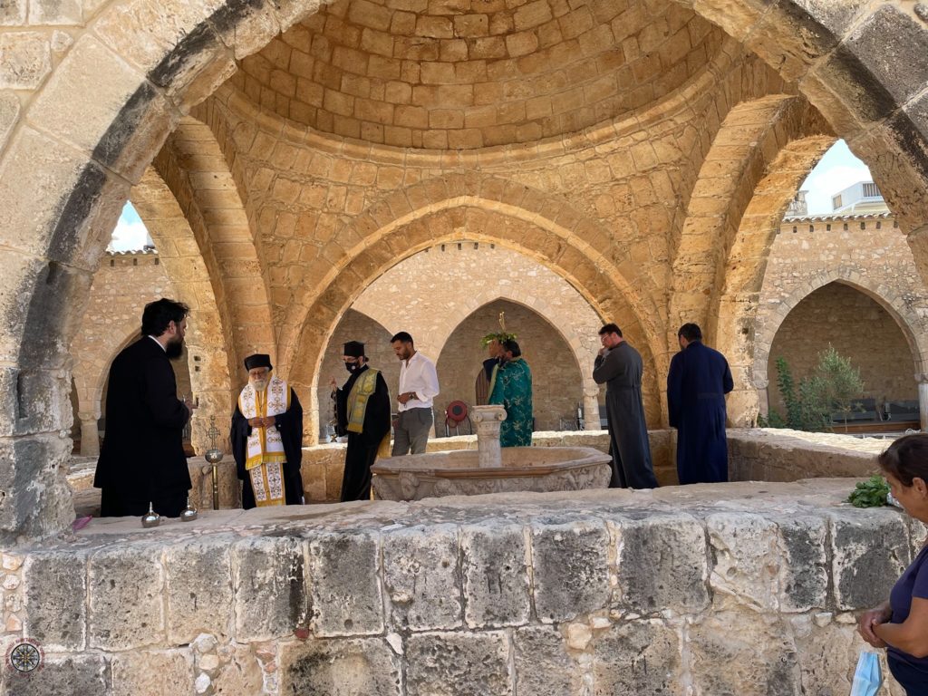 Τελετή της Υψώσεως του Τιμίου Σταυρού στην αρχαία Μονή της Αγίας Νάπας