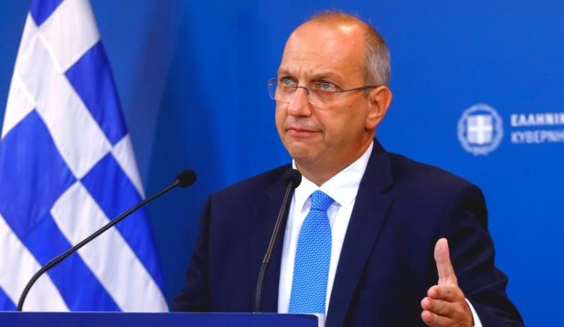 Ενοχλημένη η κυβέρνηση για την κίνηση Ελπιδοφόρου