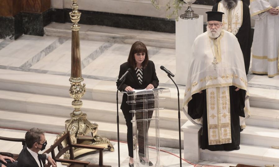 Σακελλαροπούλου για Θεοδωράκη: «Σύμβολο και παράδειγμα μαζί»