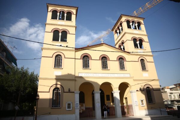 Βραδινή Θεία Λειτουργία για την ανακομιδή λειψάνων του Αγίου Νεκταρίου