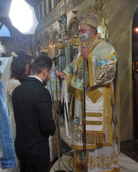 Ο Μητροπολίτης Χαλκίδος ευλόγησε το Μυστήριο του Γάμου μέσα στη Θεία Λειτουργία της Κυριακής