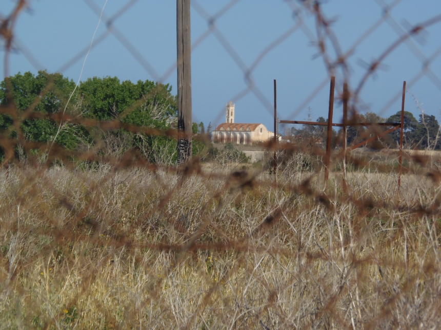 Νέα πρόκληση στα Βαρώσια με φόντο τη συνοικία του Αγίου Νικολάου