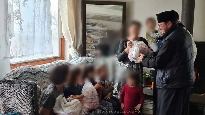 ROMANIAN DIOCESE DONATES 9 TONS OF FOOD TO 500 FAMILIES FOR CHRISTMAS