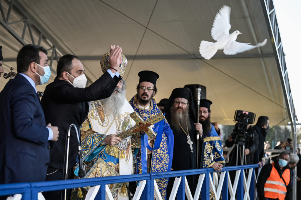 Ο Αγιασμός των Υδάτων στο πρώτο λιμάνι της χώρας (ΦΩΤΟ+ΒΙΝΤΕΟ)