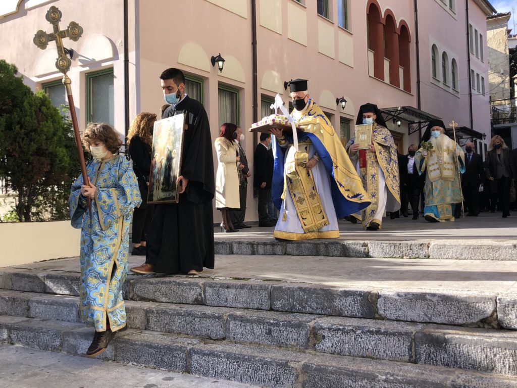 Θηβών Γεώργιος: «Η Εκκλησία μας καλεί να φωτιστούμε απ’ το Φως Του»