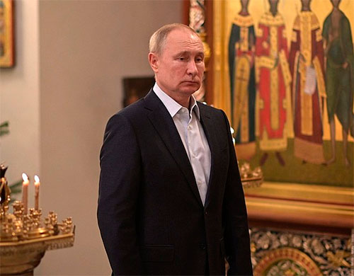 Путин посетил рождественскую службу без прихожан из-за ограничений по коронавирусу