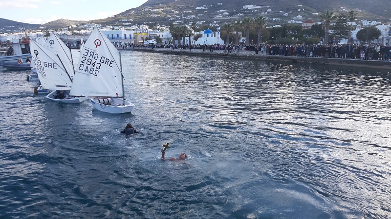 Ο αγιασμός των υδάτων στην Πάρο