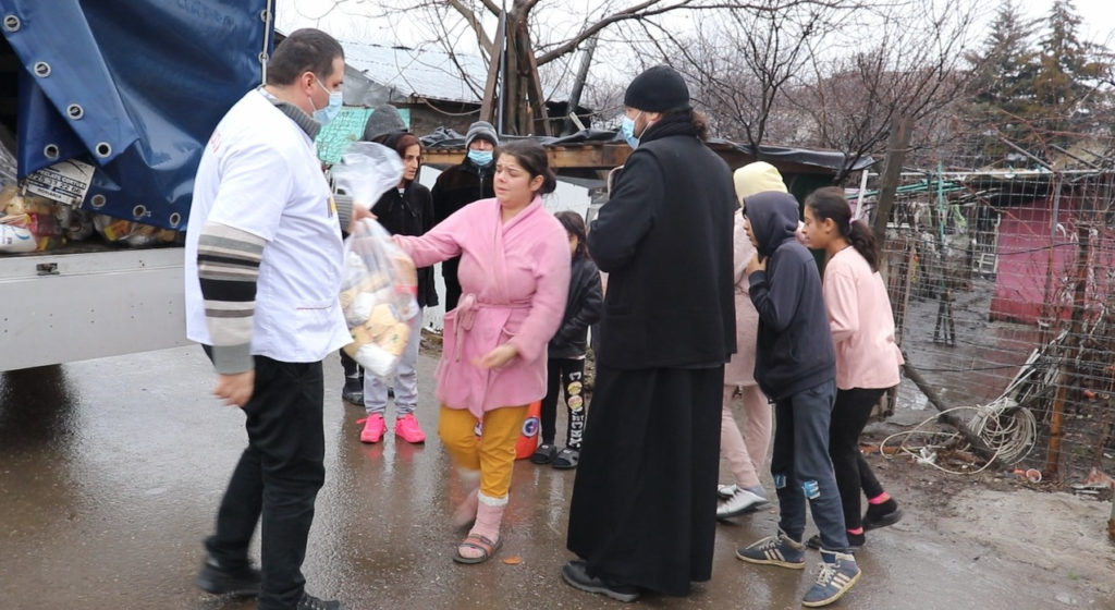 Un nou ajutor pentru familii nevoiașe din partea voluntarilor bucureșteni