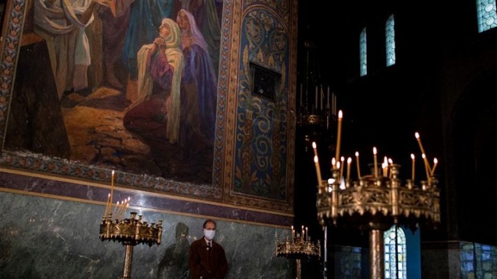 Τσουχτερά πρόστιμα σε πιστούς και ιερέα σε ναό της Ημαθίας