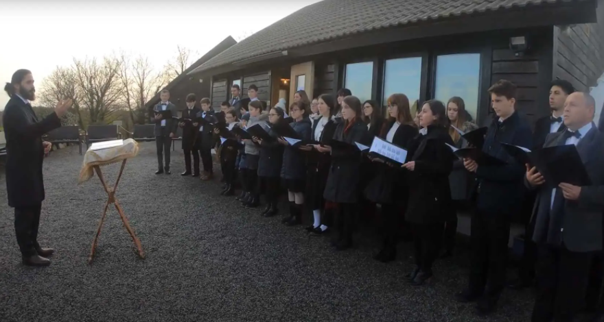 Cu Nepsis la colindat Irlanda. Cum a fost pelerinajul de Crăciun al tinerilor prin parohiile românești (VIDEO)