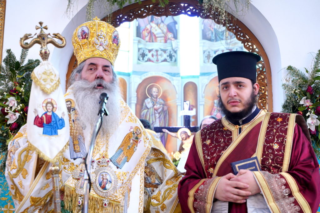 Χειροτονία Διακόνου από τον Μητροπολίτη Πειραιώς