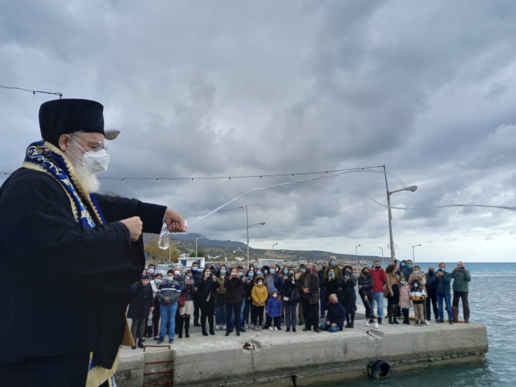 Ο Αγιασμός των Υδάτων στο λιμάνι Καστρίου