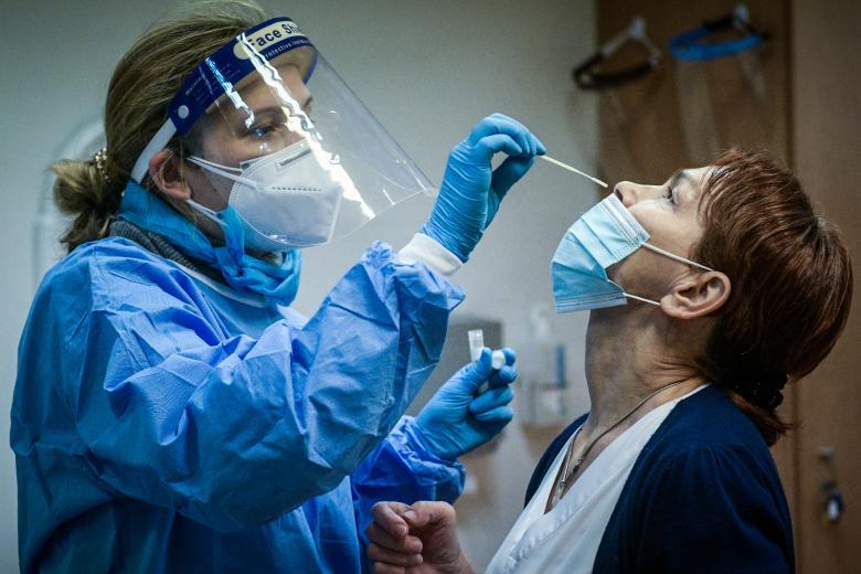 Κορωνοϊός – Στα 43.386 τα νέα κρούσματα, 62 νεκροί, 628 διασωληνωμένοι